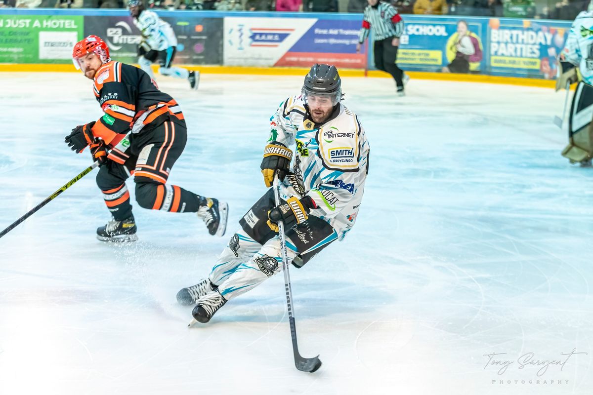 Ice Hockey - MK Lightning vs Romford Raiders