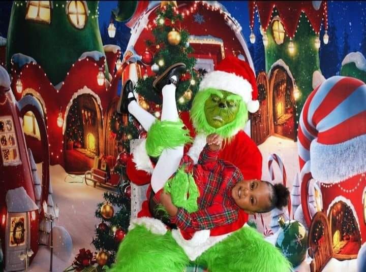 Pictures with Mr Grinch 