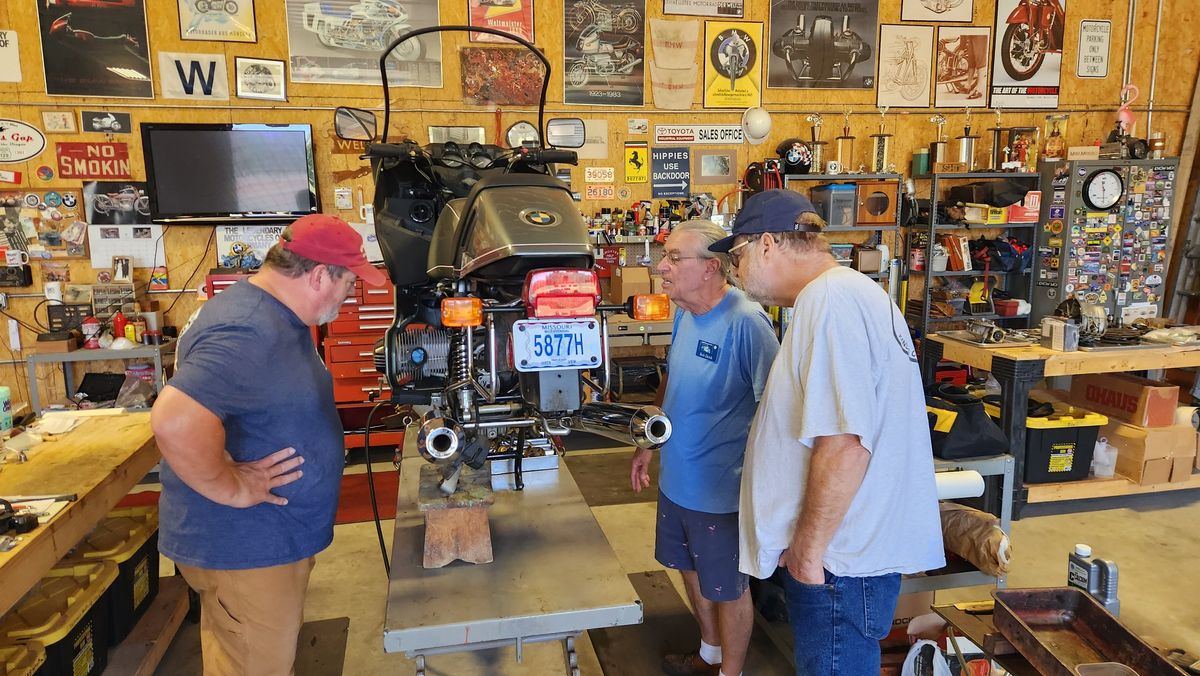 KCBMWMC Picnic in Bob's Garage