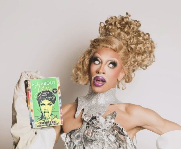 Yvie Oddly Book Signing