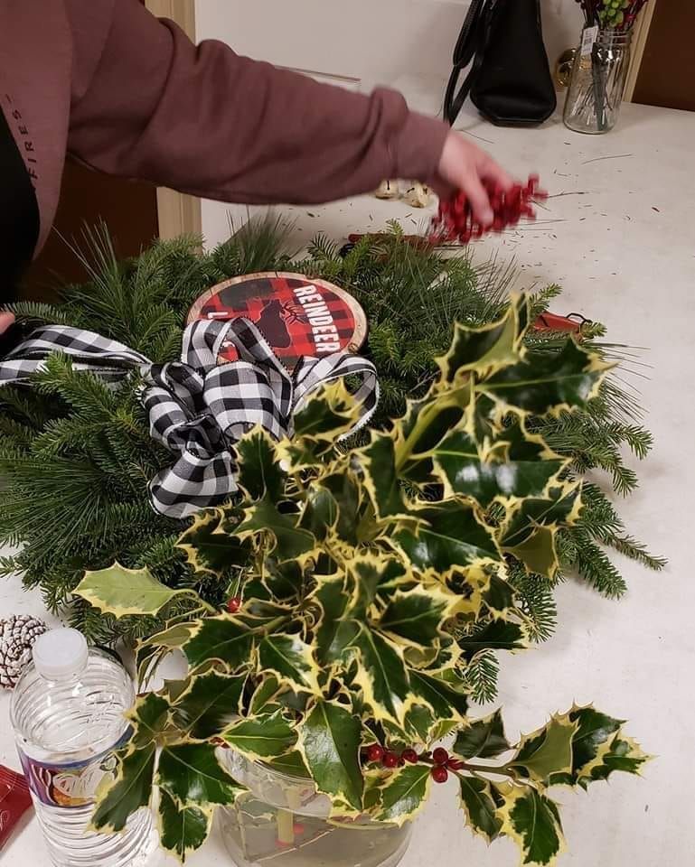 Fresh Evergreen Wreath Decorating Class 