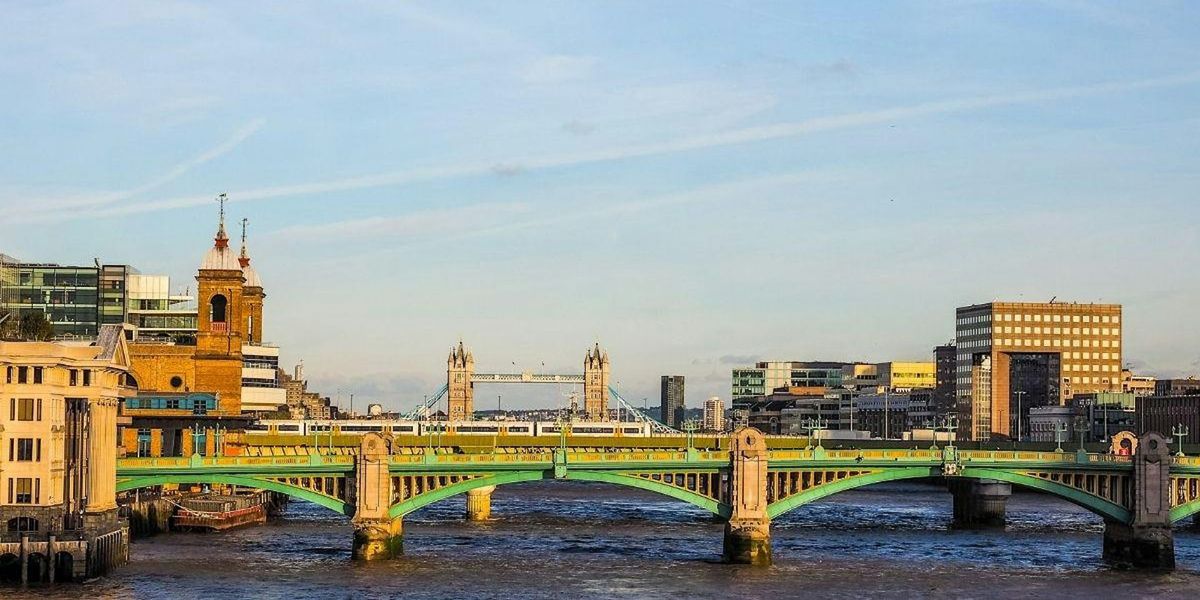 Historic River Thames Walking Tour