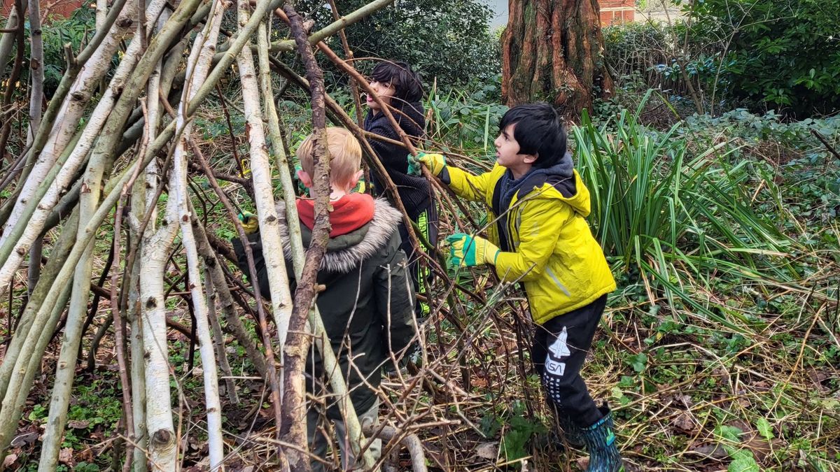 Family Explorers: Den Building ??