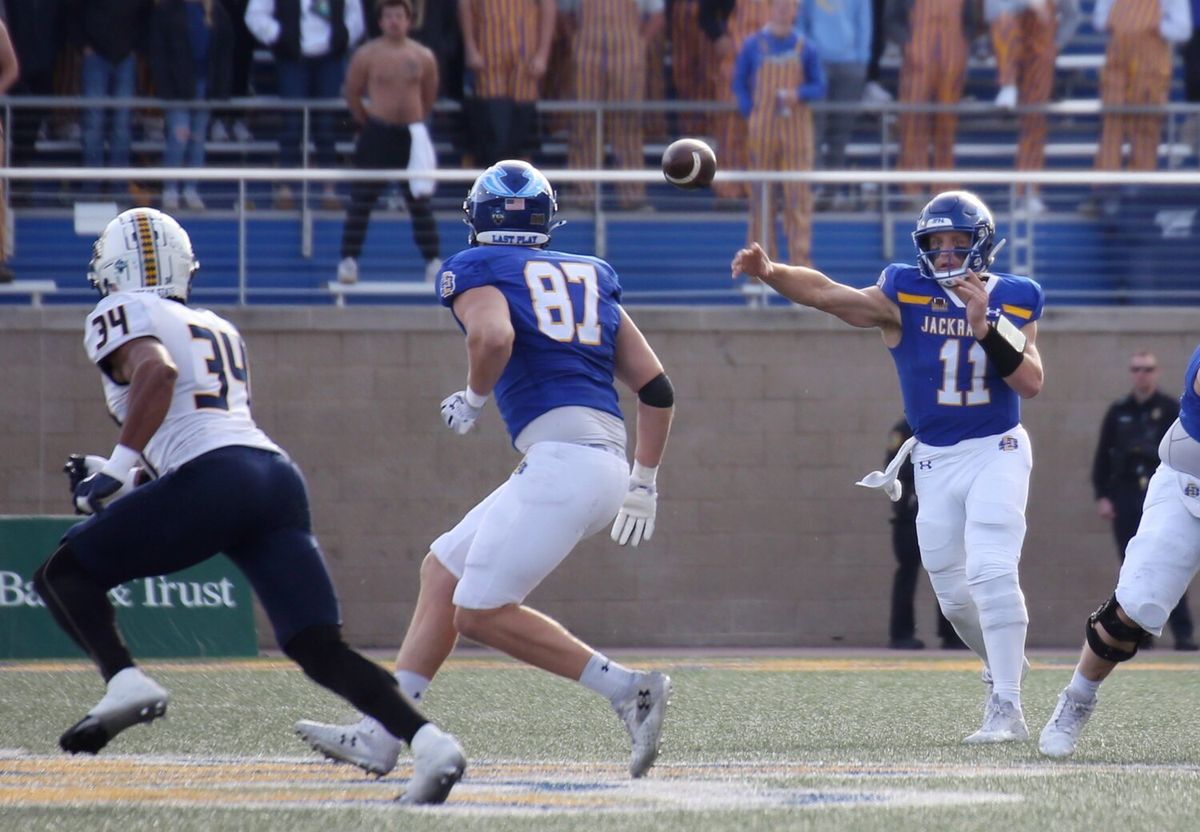 South Dakota Coyotes vs. Murray State Racers