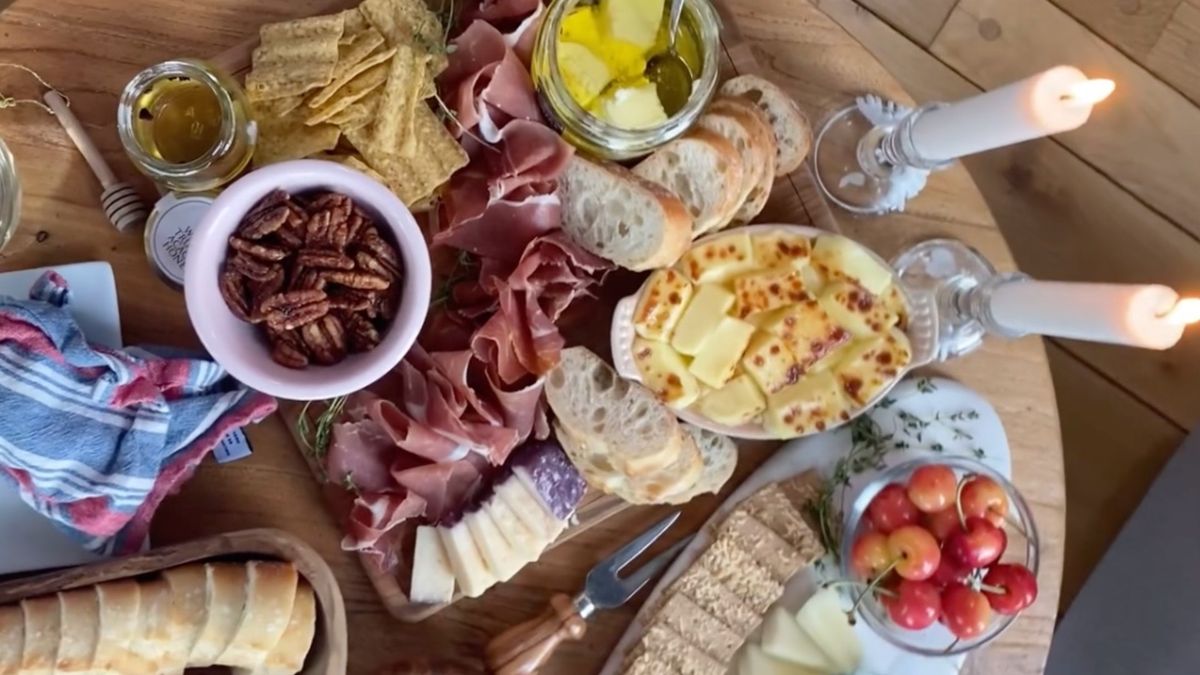 ART OF the Charcuterie Board