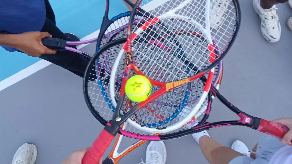 Beginner tennis 9-10 at MCCALLUM !