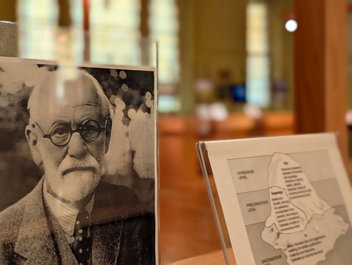 Grand Exhibition: Freud, Mosswren, and Time