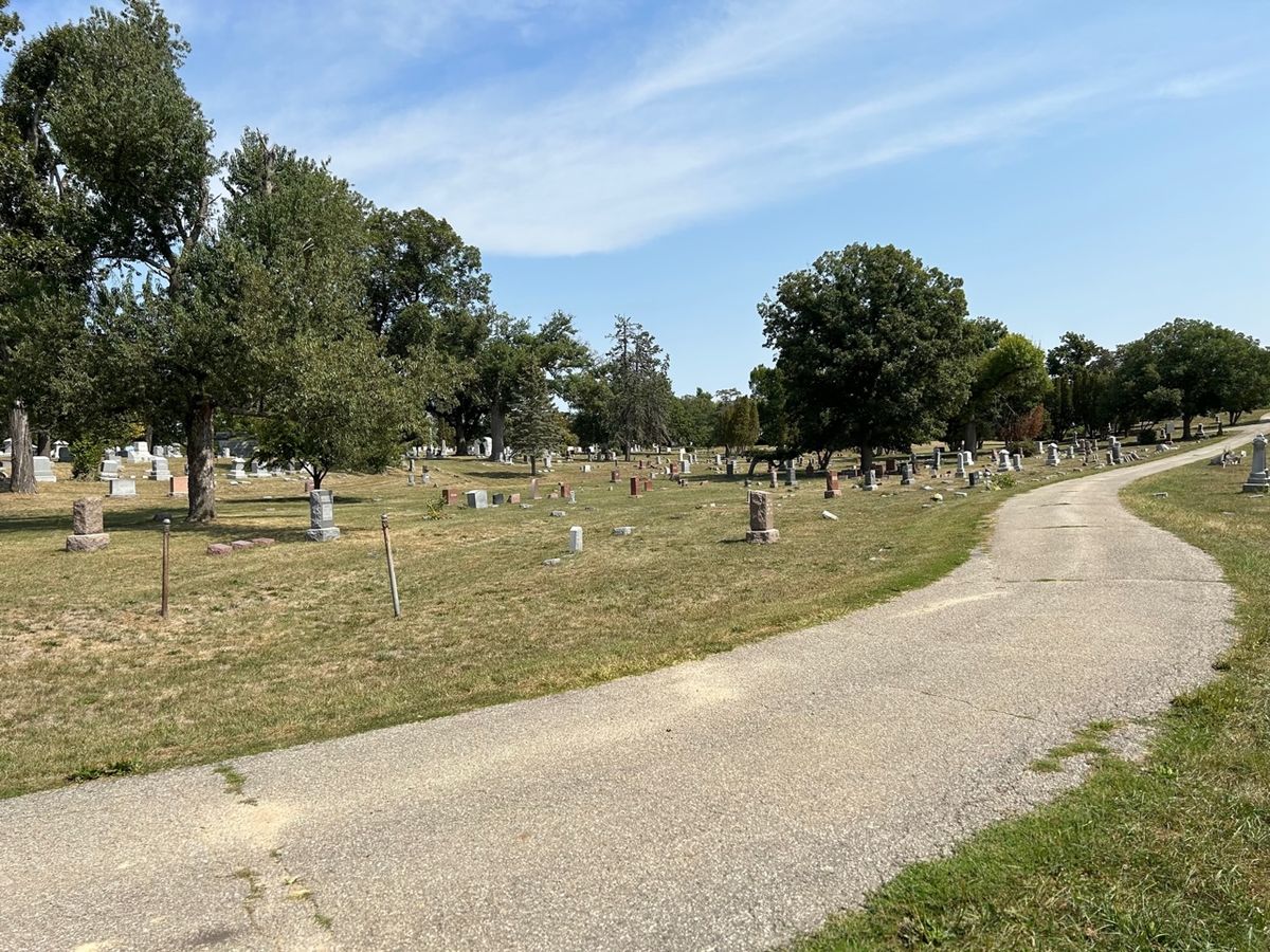 Oak Hill Cemetery Walk Around the Lake