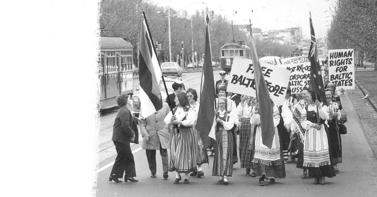 Aprit 50 gadu, kop\u0161 baltie\u0161u protestiem pret Austr\u0101lijas nodev\u012bg\u0101 de jure l\u0113muma