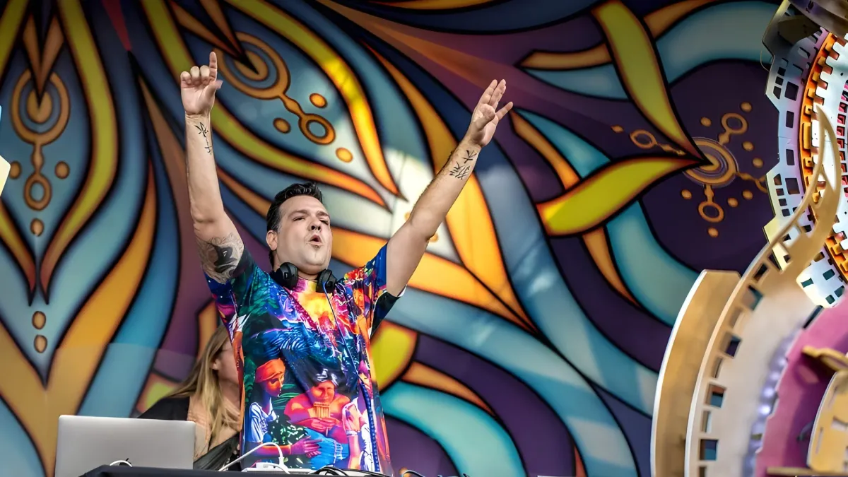 GMS, 1200 Micrograms, Dynamite, Aum Shanti, Celli, Clayton, Grant Darshan, Drip Drop, Dr Fractal, Green Nuns of the Revolution, Mekkanikka, Yabba Dabba, Neutron, Oxyflux, Tron, Trypnautic, Nikki S, Act One, Nuky, 4D, Florescence, Jimi Green, James West, James Monro, Bahar Canca, Ingrained Instincts, Bumbling Loons in Malmesbury