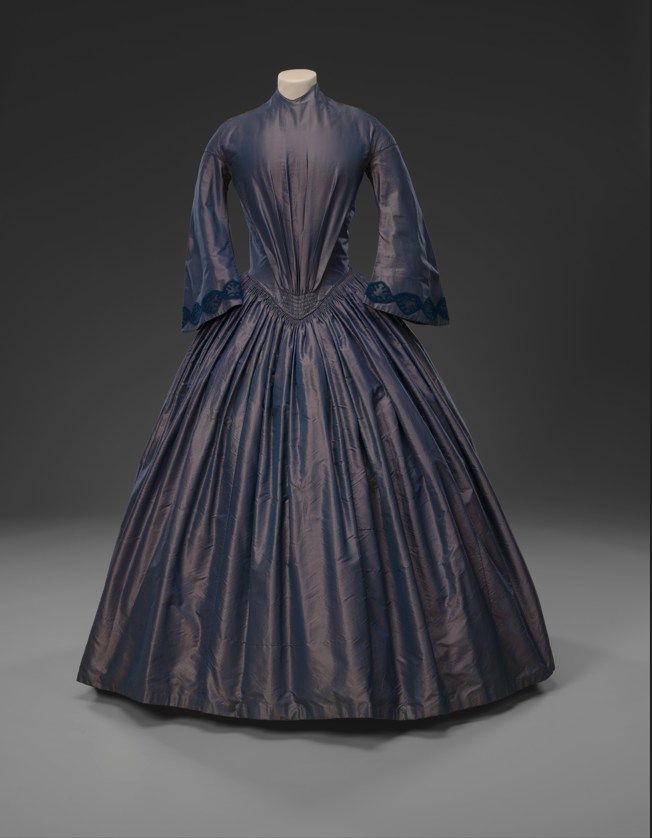 Tuesday Talk\u2014\u201cCompelled to pad and wad\u201d: Spinal Curvatures and Dress in Nineteenth-Century America