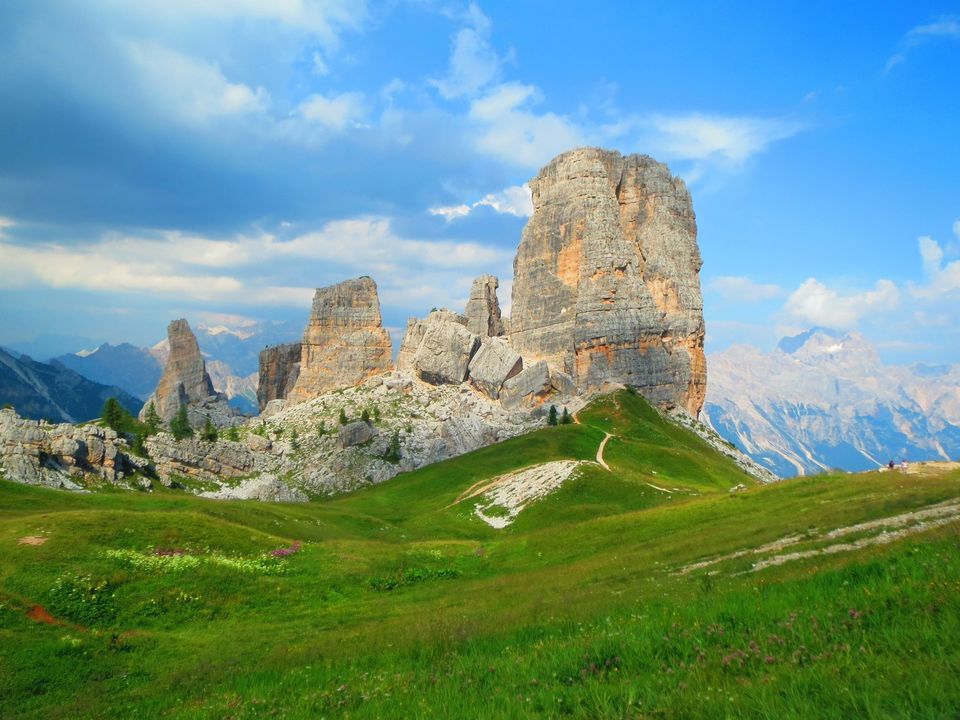SAVOR THE EXTRAORDINARY IN THE DOLOMITES, ITALY! AN IDULGENT HIKING RETREAT FOR WOMEN ONLY!