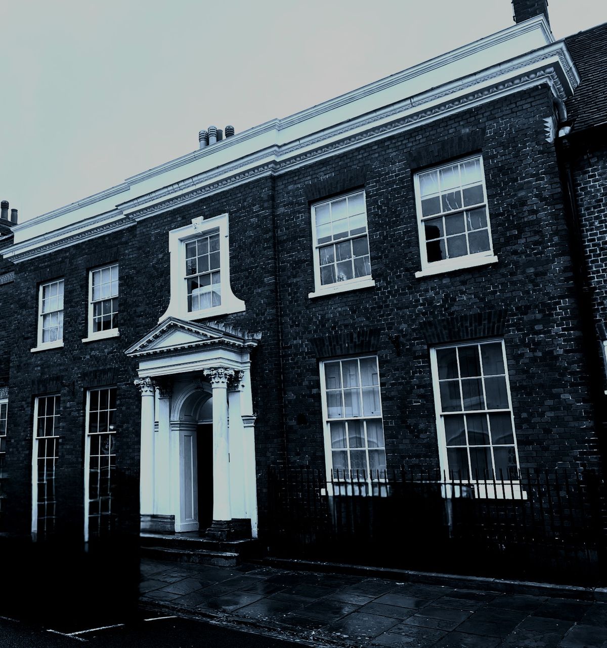Aylesbury Old House Ghost Hunt with Haunting Nights 