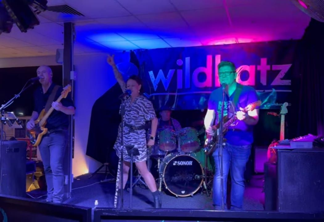 wildkatz live at Coolum Beach Bowls club