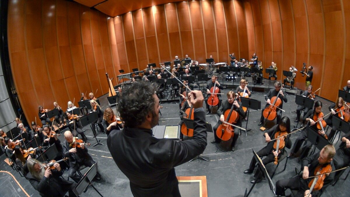 Virginia Symphony Orchestra: Eric Jacobsen - An American In Paris & Copland's Rodeo