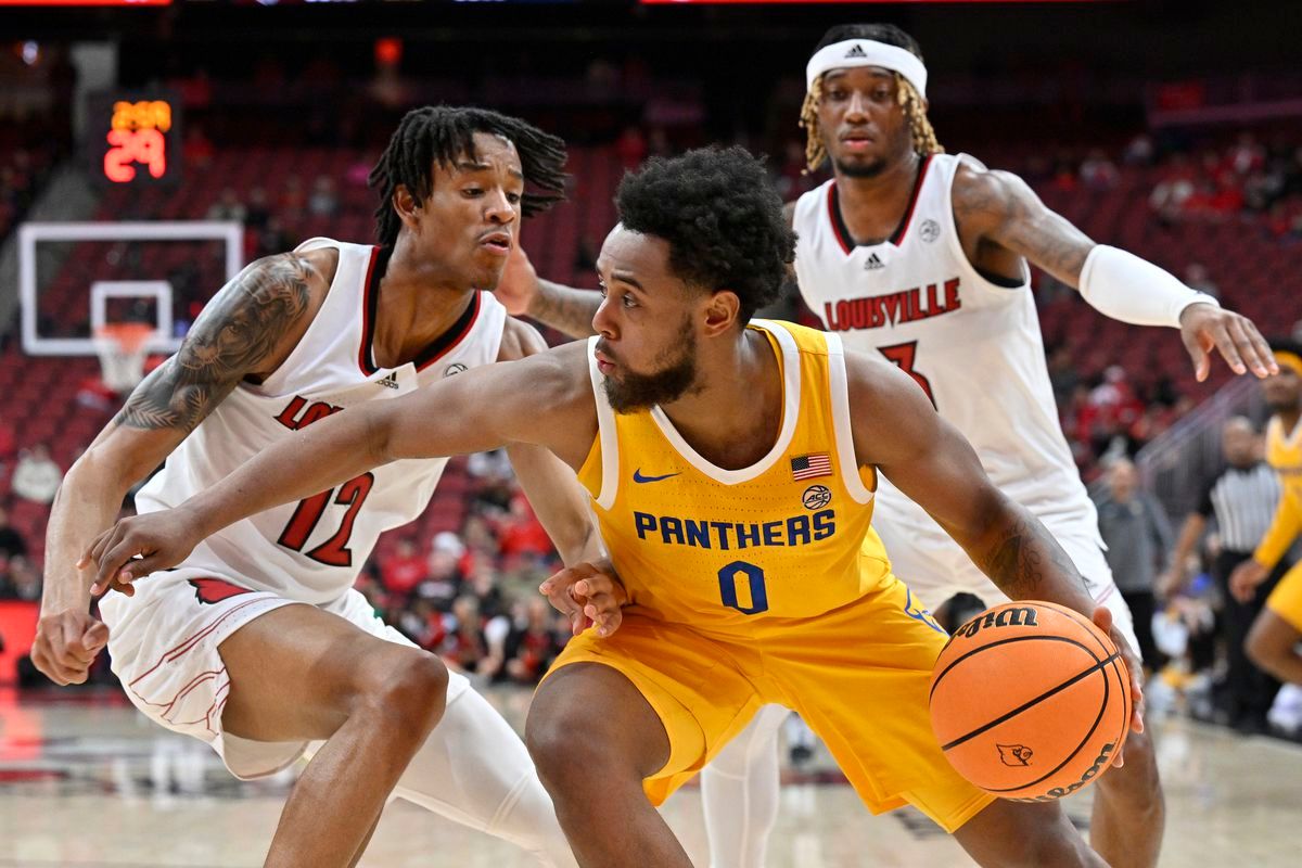 Pittsburgh Panthers at Louisville Cardinals Mens Basketball