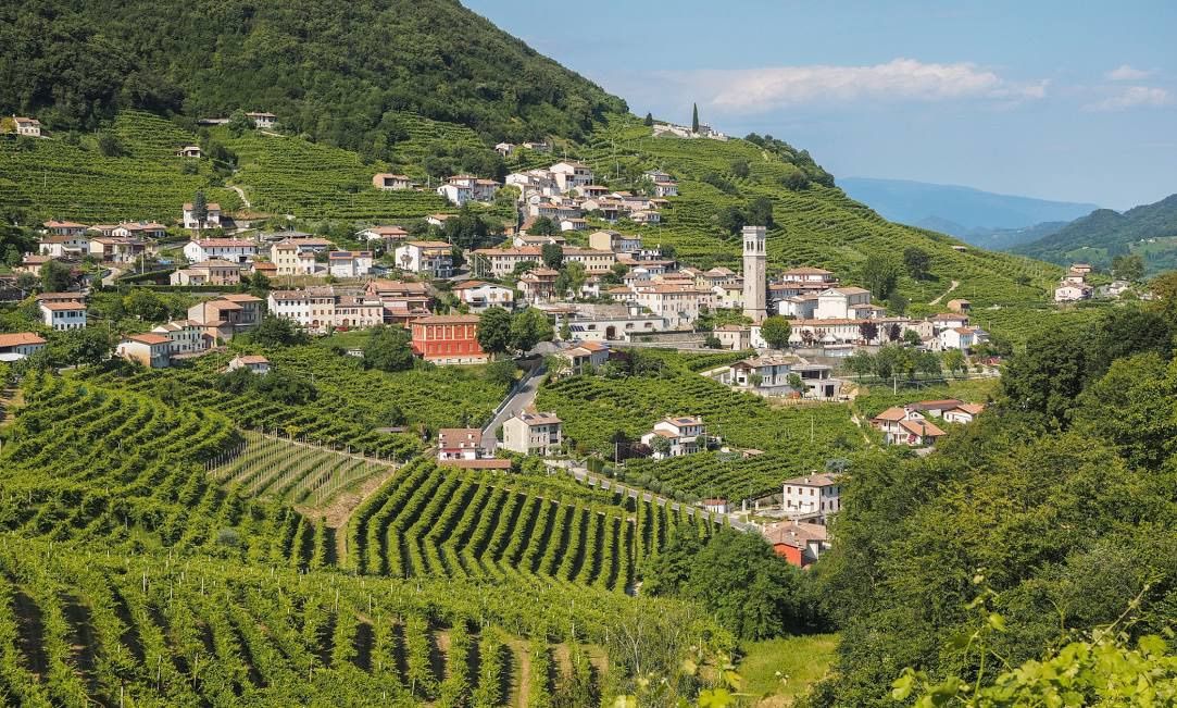 Tra i colli del Prosecco, l' incantevole Valle Valdobbiadene