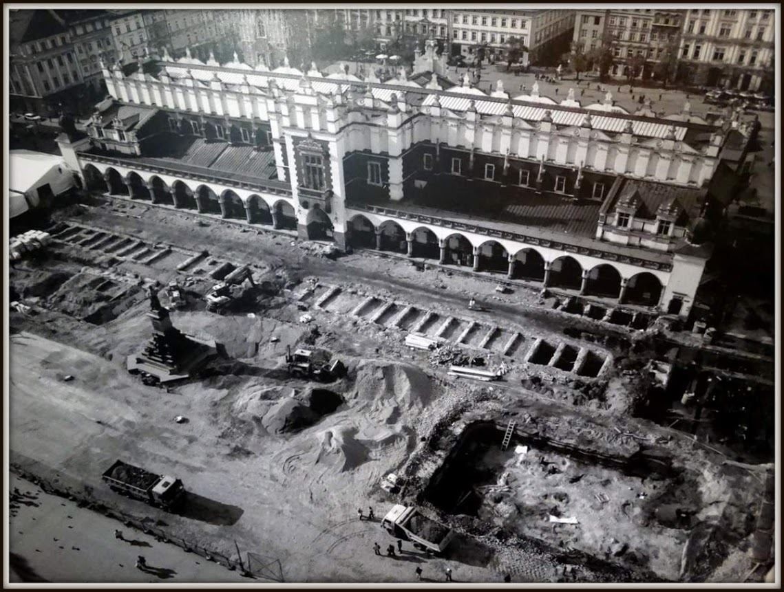 Main Square Underground - guided tour