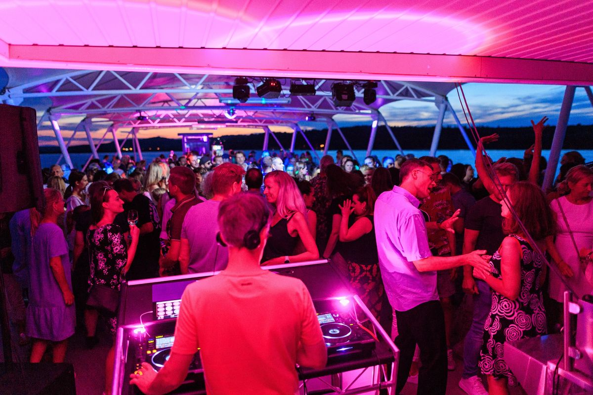 \u00dc30 Disco-Party "Rock the boat" mit DJ Sigi Collini