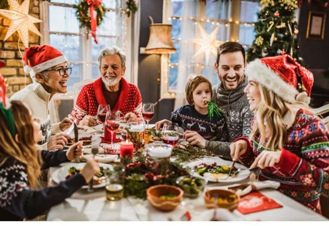 Almuerzo y Fiesta de Navidad de la Familia , Organizado por las Mujeres de Buena Voluntad 