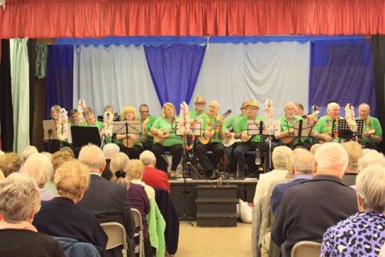 Sedgley Ukulele Strummers - Festive Concert