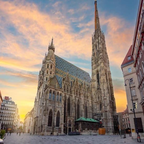 Wien: Gef\u00fchrter Rundgang zu den Highlights der Stadt und versteckten Sch\u00e4tzen