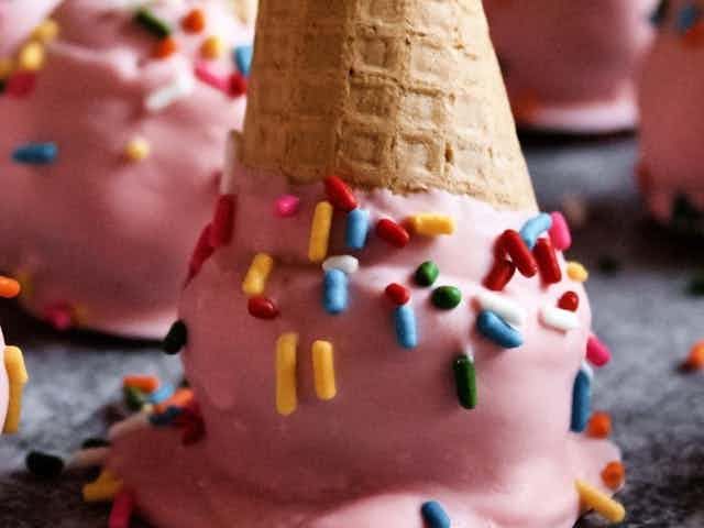 Icecream cake pops 