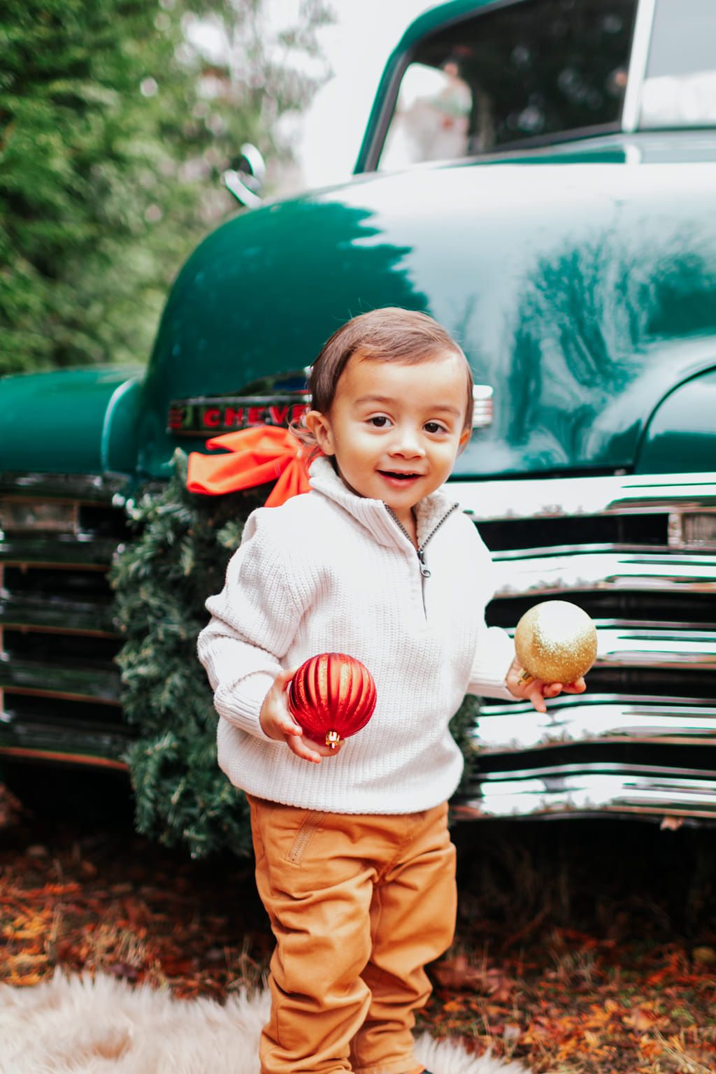 Green Truck Holiday Mini Sessions