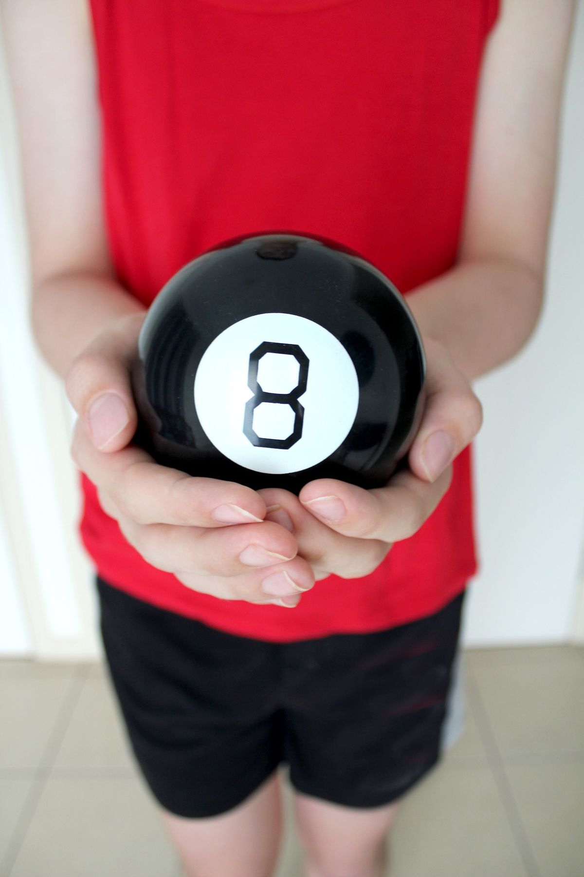 Find the Magic: Make Your Own Magic 8-Ball, 13+YRS