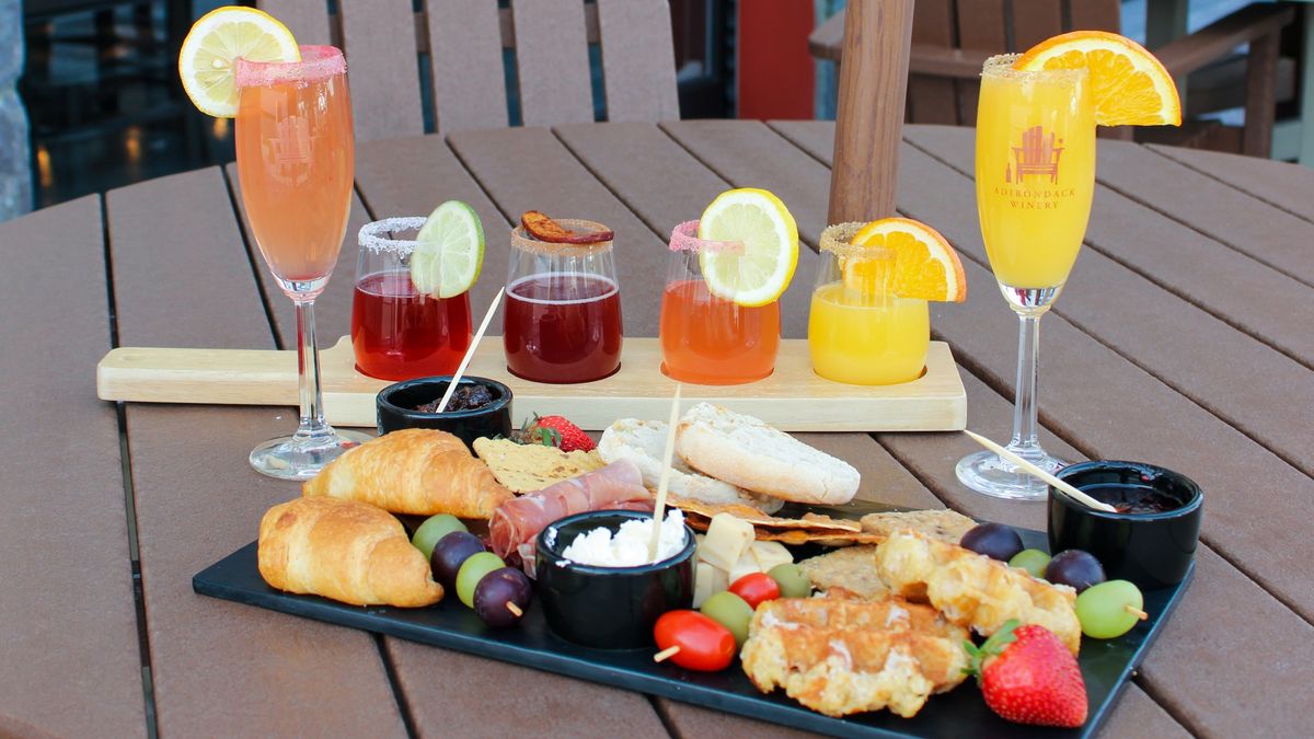 Sundays We Brunch with Bottomless Mimosas!