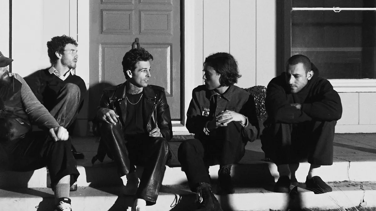 The Neighbourhood, Nessa Barrett in Phoenix