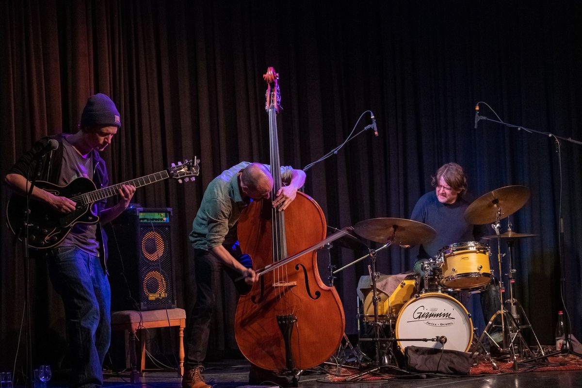 Dave Gisler (CH) trio - jazz, maar ook put uit rock, punk en noise!