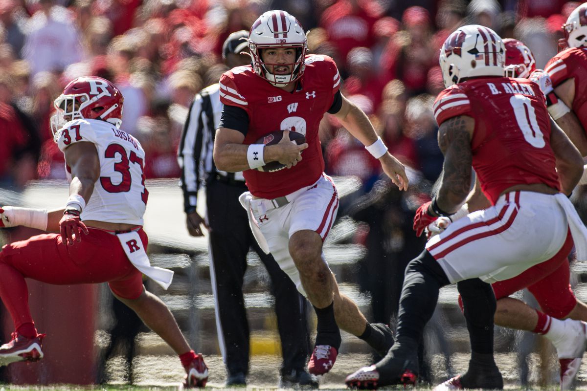 Wisconsin Badgers at Iowa Hawkeyes Football