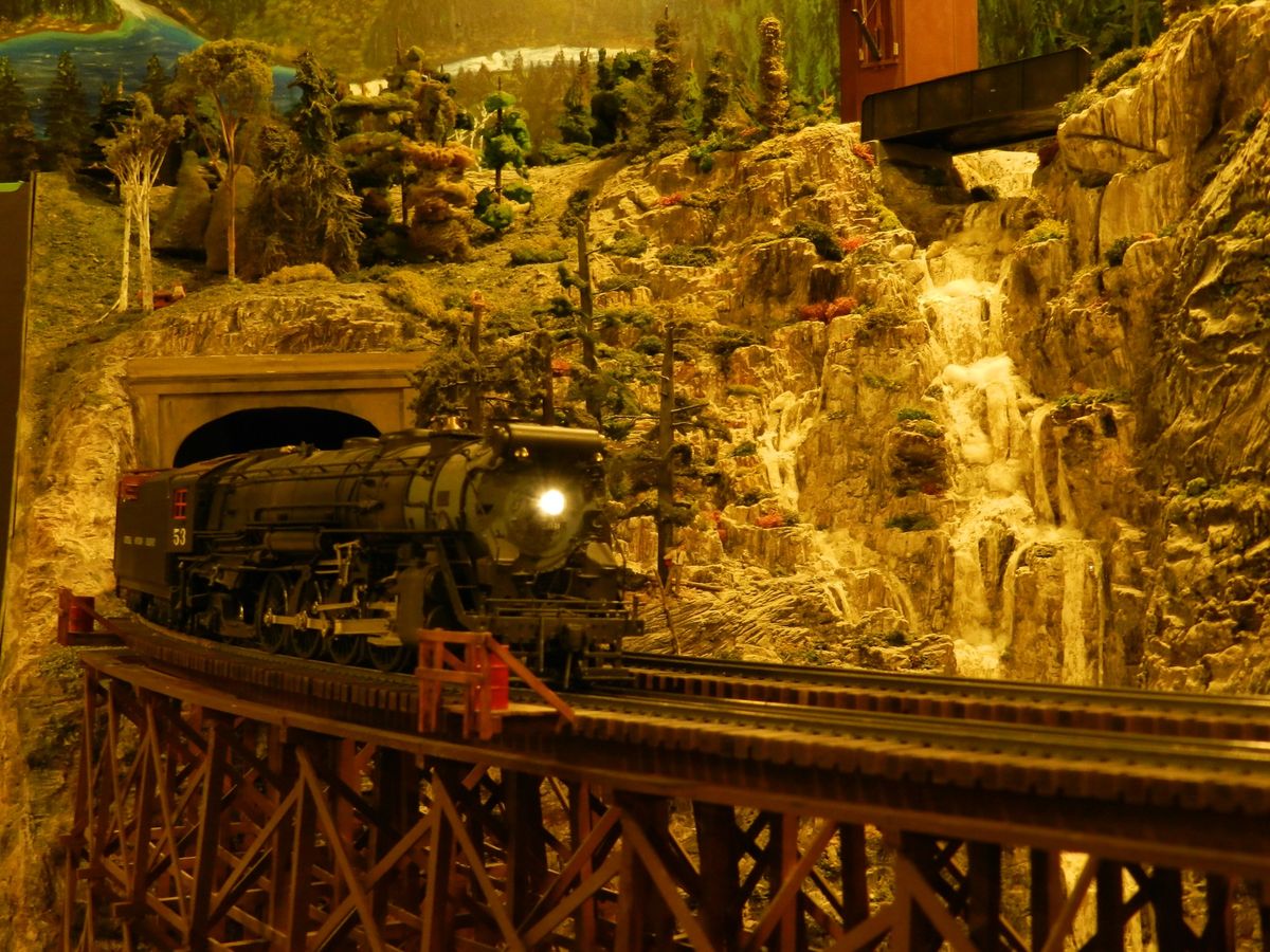 Model Railroad Show - Holiday Edition