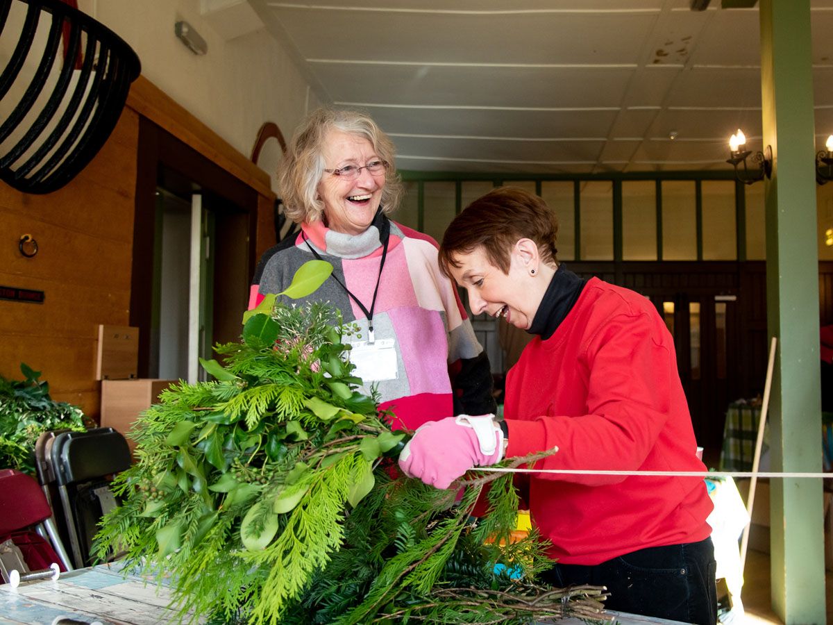 Christmas Door Wreaths with Kerry Goodyear