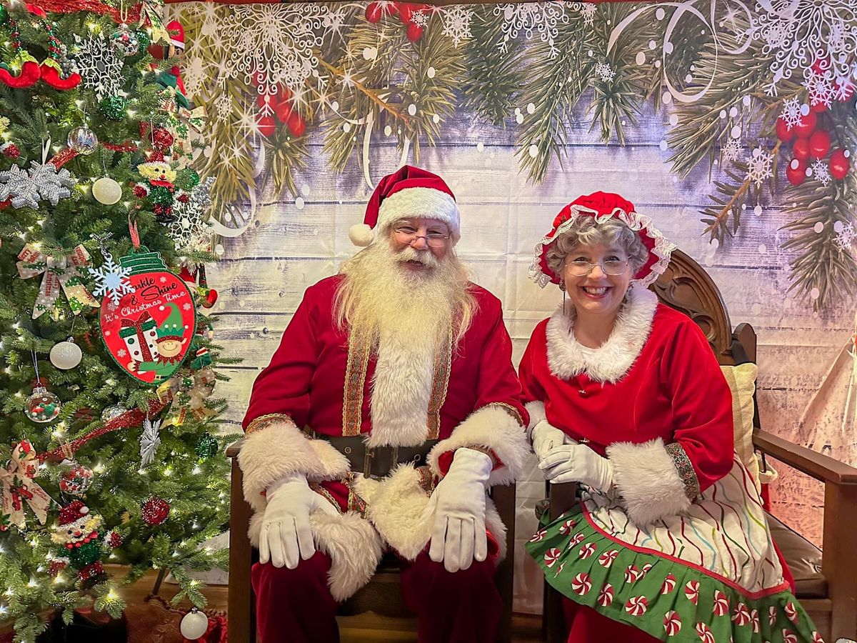 Santa & Mrs. Claus are coming to Alice Jules\u2615\ufe0f