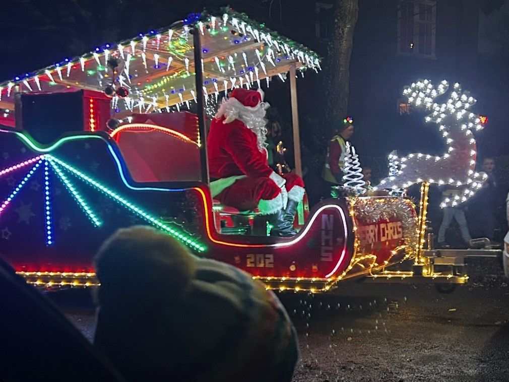 Santa's sleigh tour of Moor Pool