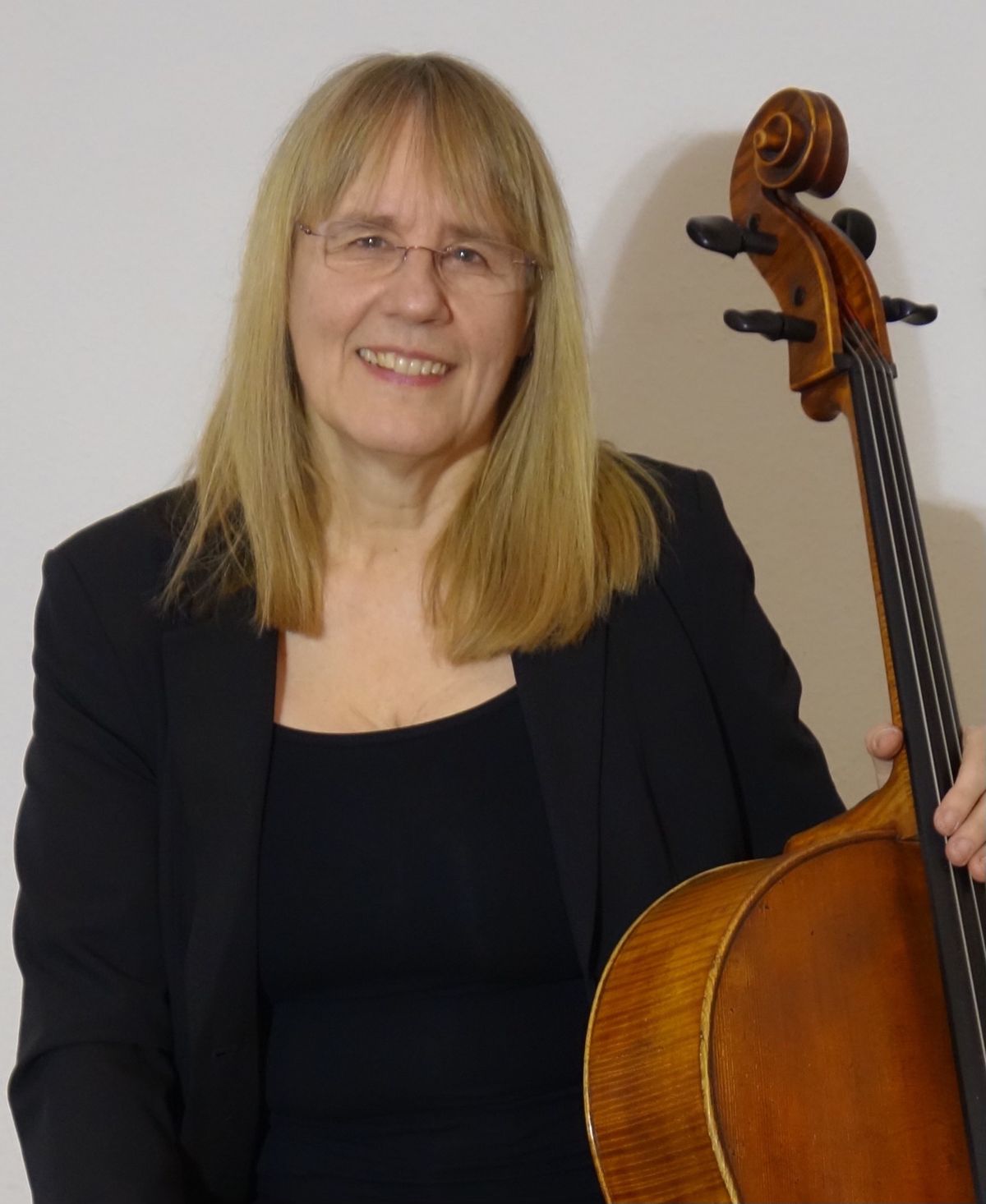 Female Cello - Ursula Erhart-Schwertmann