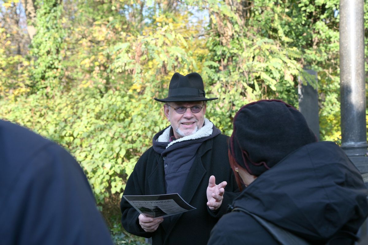  Wo Hans Rosenthal und Lotti Huber ruhen - Der j\u00fcngste j\u00fcdische Friedhof Berlins in der Heerstra\u00dfe