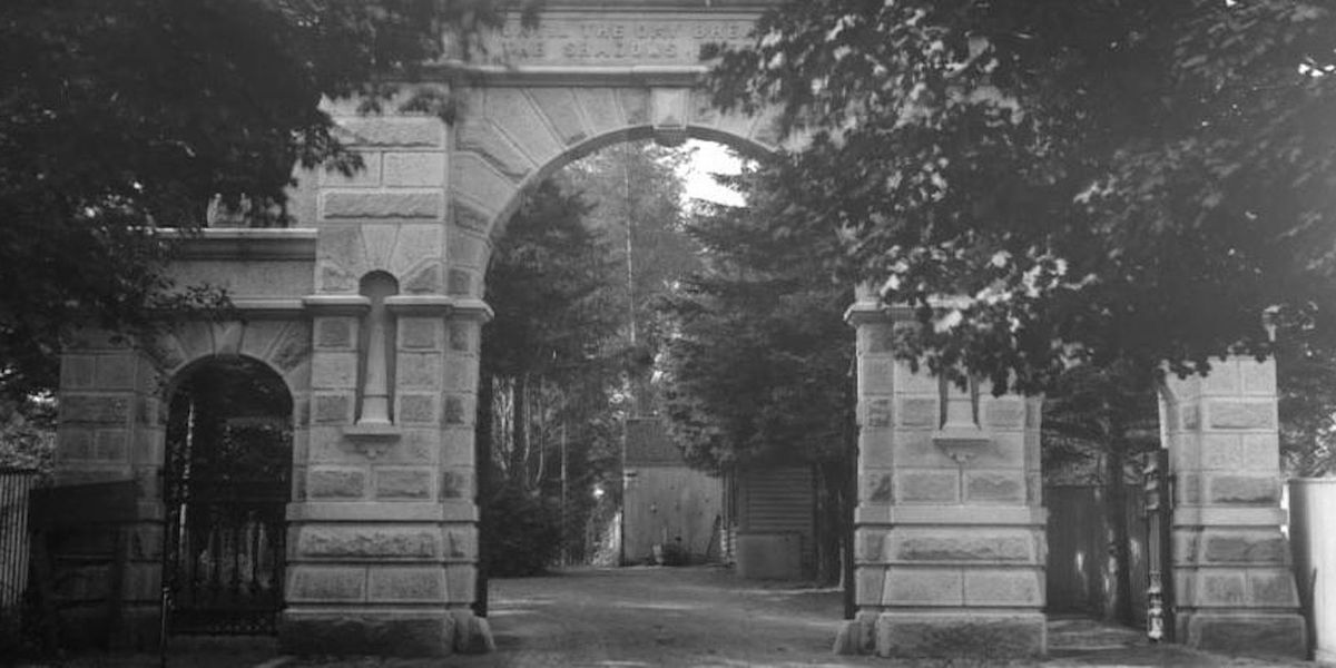 Twilight Amongst the Tombstones: Night Walk in Oak Hill Cemetery