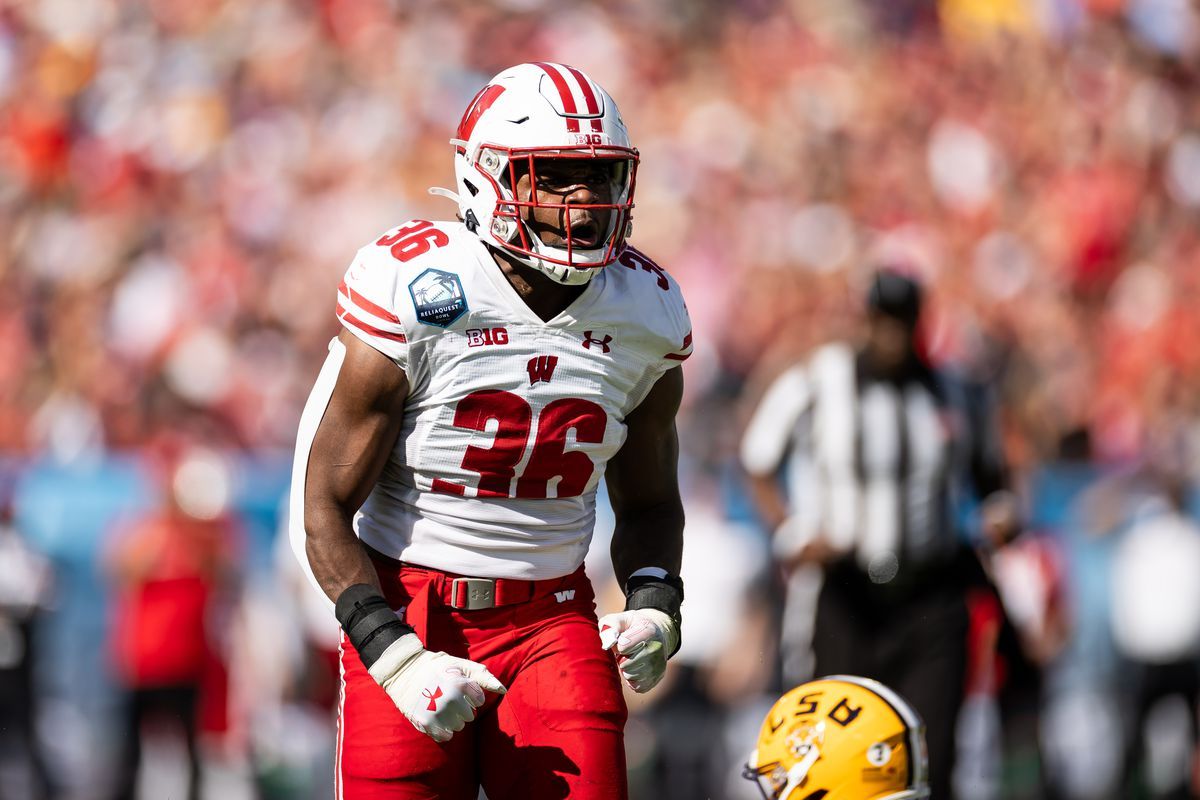 Wisconsin Badgers at USC Trojans Football