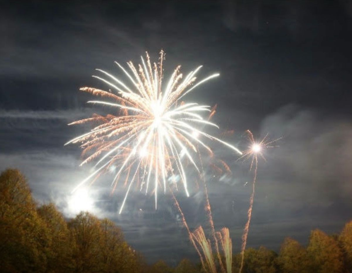 Lightwater Bonfire (themed) & Fireworks Night, with Music 