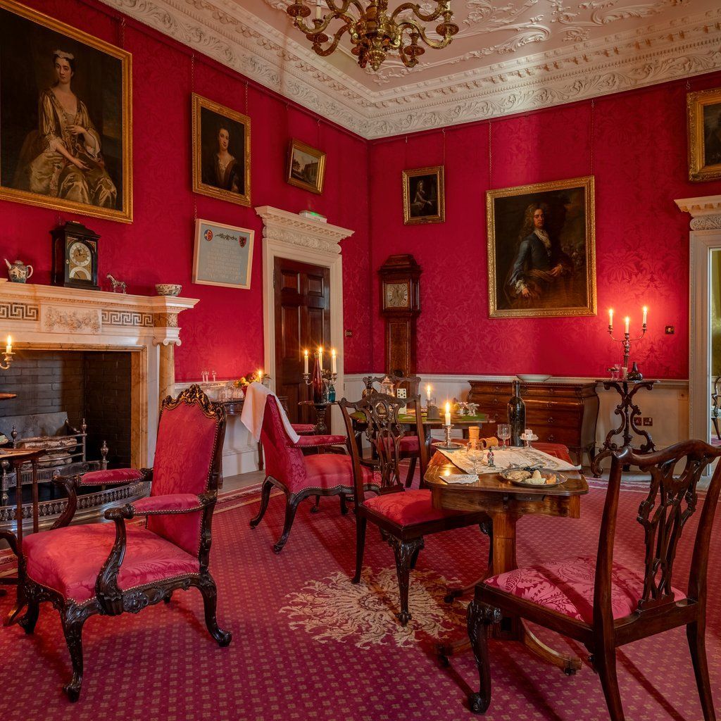 Exclusive Christmas Curator Tours