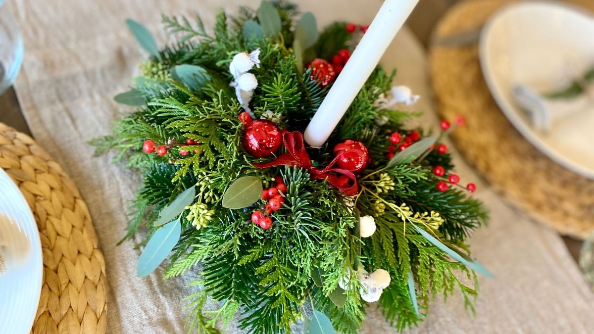 Little Elves\u2019 Holiday Centrepiece Crafting