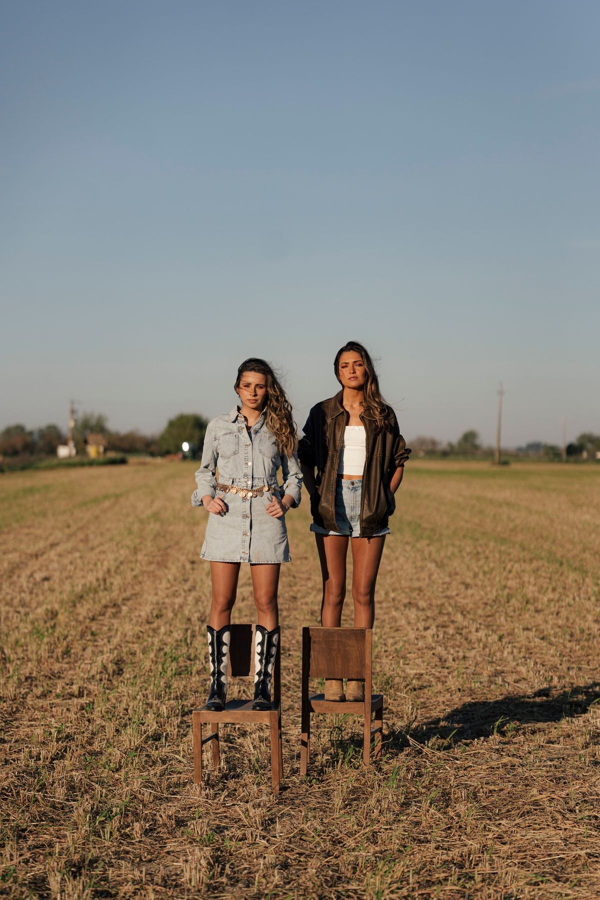 Dois Pares de Botas :: Nena e Joana Almeirante