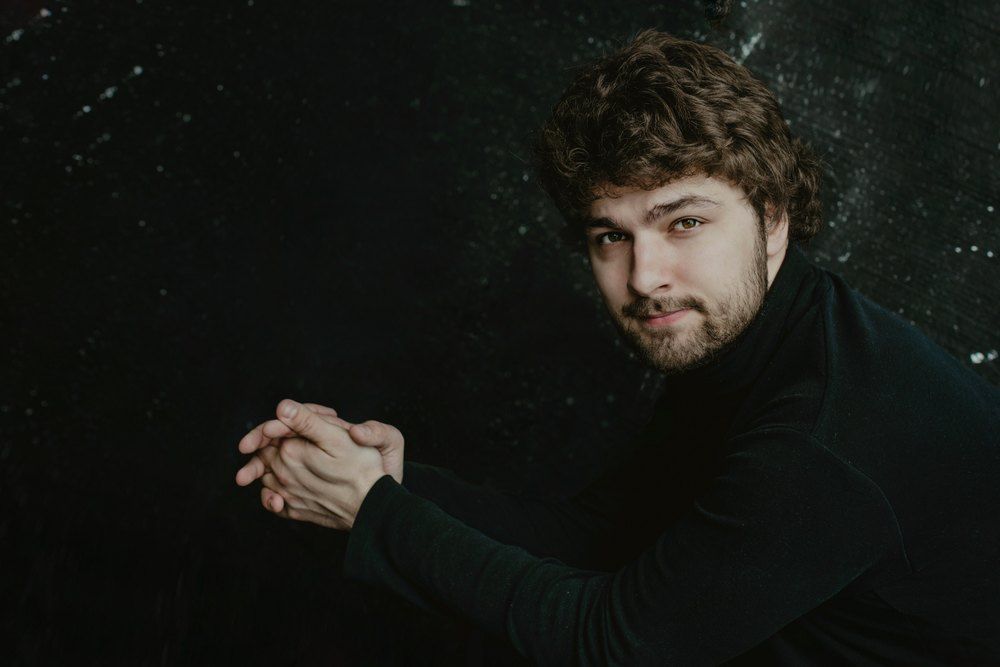 LVSO | Lukas Geniu\u0161as skambina M. Ravel\u012f