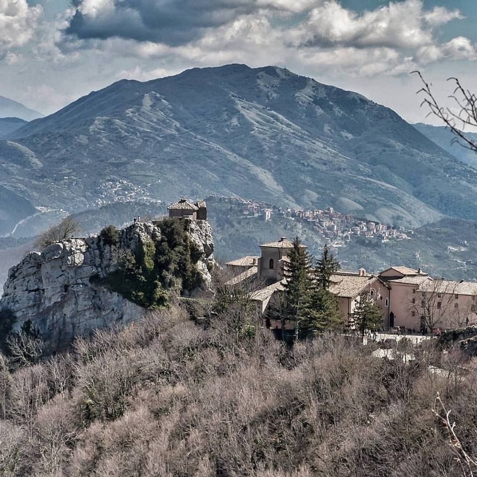 ASCESA AL SANTUARIO DELLA MENTORELLA CON NOMOS TREK 