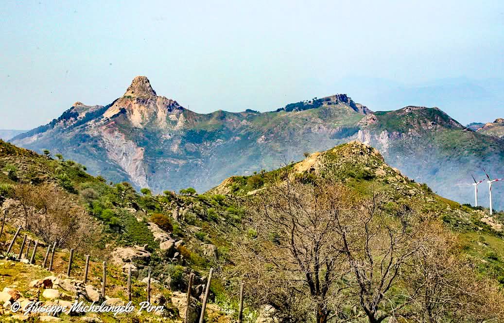 Sulla Vetta Pi\u00f9 Alta dei Peloritani: Montagna Grande