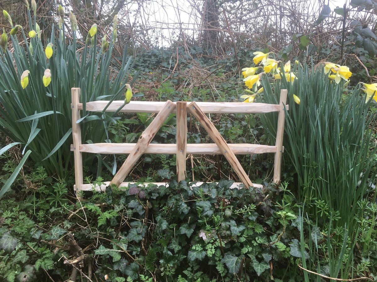 Mini sweet Chestnut Gate Hurdle Making