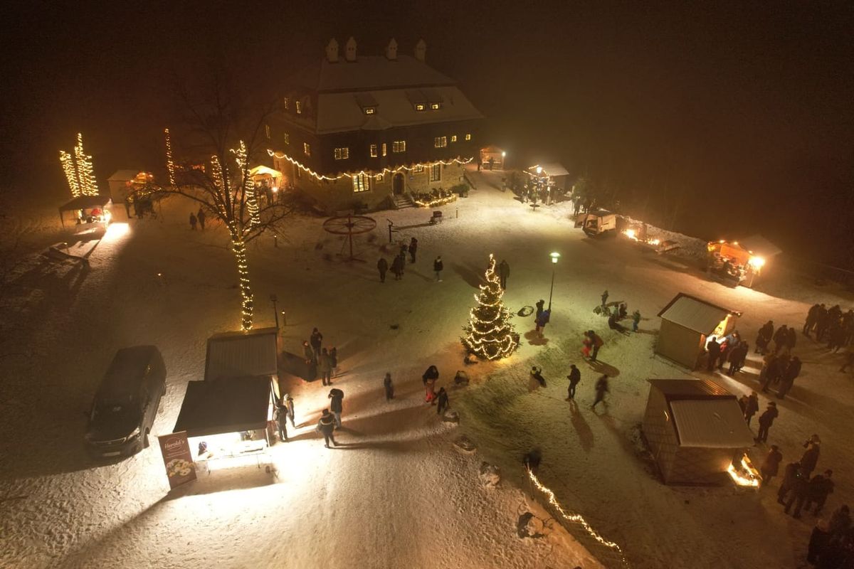 Christkindlmarkt am Madonnenschl\u00f6ssel Bernstein